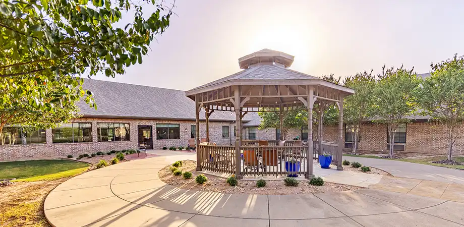 willow-park-back-patio-side